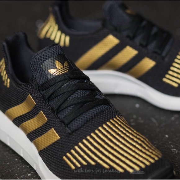 adidas swift run black gold